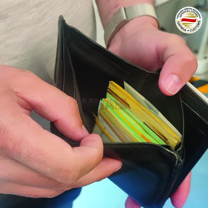 Drejtoria Doganore: Sekuestrohen cigare, marihuanë suplemente, parfume dhe alkool