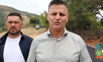 Атанасовски: Започна асфалтирањето на нов локален пат во село Саса