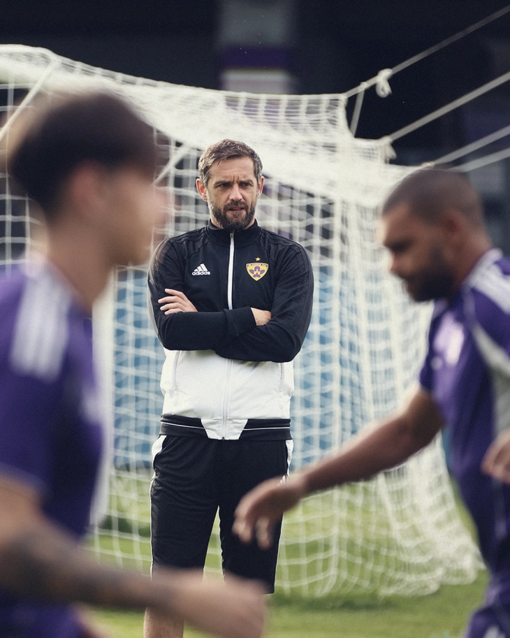 По три победи во три натпревари тренерот си заминува