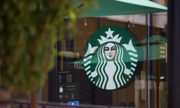 Старбакс затвора стотици продавници и отпушта 900 работници