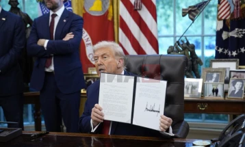 Трамп потпиша извршна уредба за продажба на ТикТок