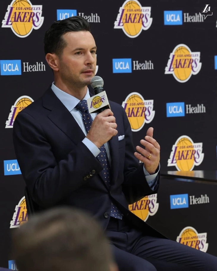 ЛА Лејкерс го продолжи договорот со тренерот Редик