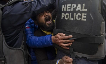 Обдукциите во Непал откриваат употреба на боева муниција против демонстрантите