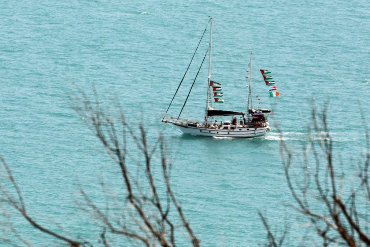 Меѓународната флотила за Газа тргнува од Грција и покрај предупредувањата од Израел