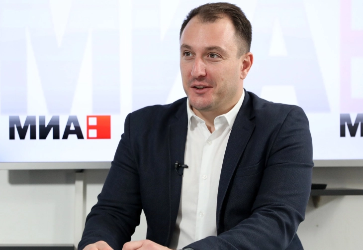 Андоновски за МИА: Сите документи ќе ви бидат во телефонот, тестот ќе го направиме на Самитот пред 800 присутни од 20 држави