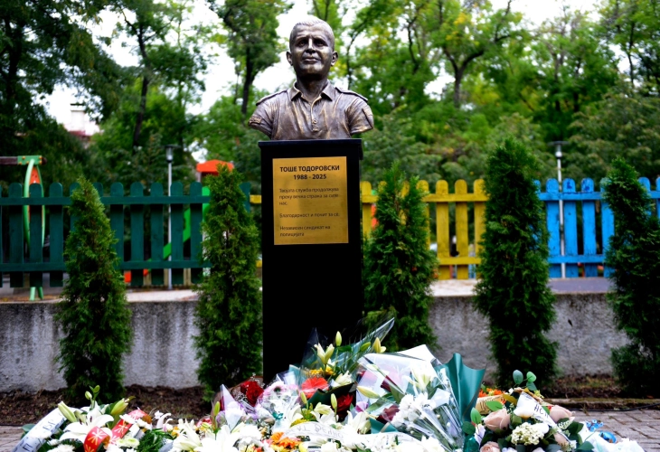 Откриена спомен бистата на полицаецот Тоше Тодоровски, кој загина во пожарот во дискотеката „Пулс“