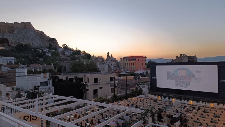 Магијата на летните кина во Атина – традиција стара со децении