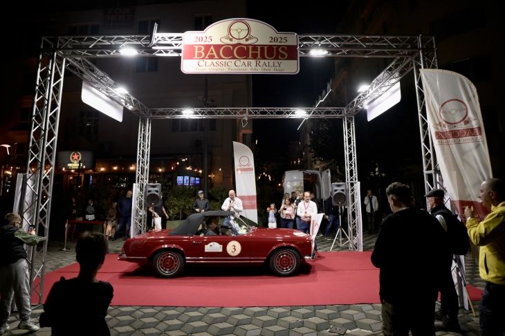 Меѓународното рели на олдтајмери „Бахус класик рели“ тргна од Скопје, во следните седум дена ќе поминат 1060 километри