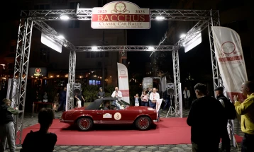 Меѓународното рели на олдтајмери „Бахус класик рели“ тргна од Скопје, во следните седум дена ќе поминат 1060 километри