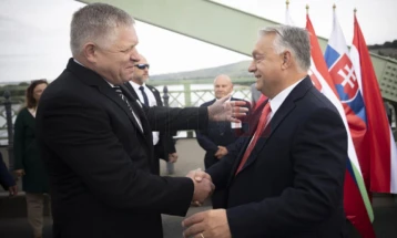 „Брисел стана воен проект“: Орбан и Фицо со остри критики кон ЕУ на прославата на мостот „Марија Валерија“