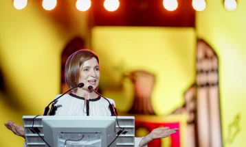 BE përshëndet fitoren zgjedhore të partisë së Maja Sandut në Moldavi