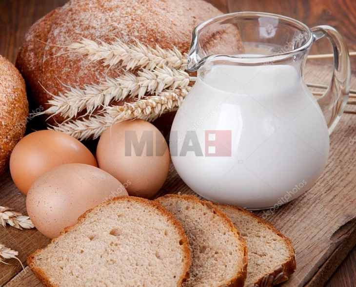 Науката за полномасното млеко: Колку е корисно, а колку штетно?