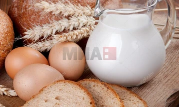 Науката за полномасното млеко: Колку е корисно, а колку штетно?