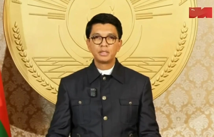 Претседателот на Мадагаскар под притисок на протестите ја распушти владата