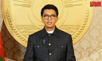 Претседателот на Мадагаскар под притисок на протестите ја распушти владата