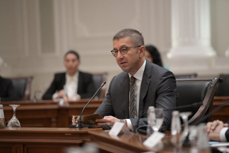 Mickoski: Krijimi i një familje me shumë fëmijë është akti më i lartë patriotik i një populli për atdheun e vet