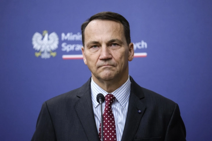 Shikorski nuk përjashton mundësinë që Putini ta sulmojë NATO-n