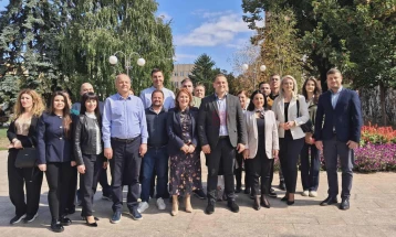 Носителот на листата на ВМРО-ДПМНЕ Куманово, Михајловски и кандидатите за советници ја почнуваат кампањата од врата до врата со граѓаните