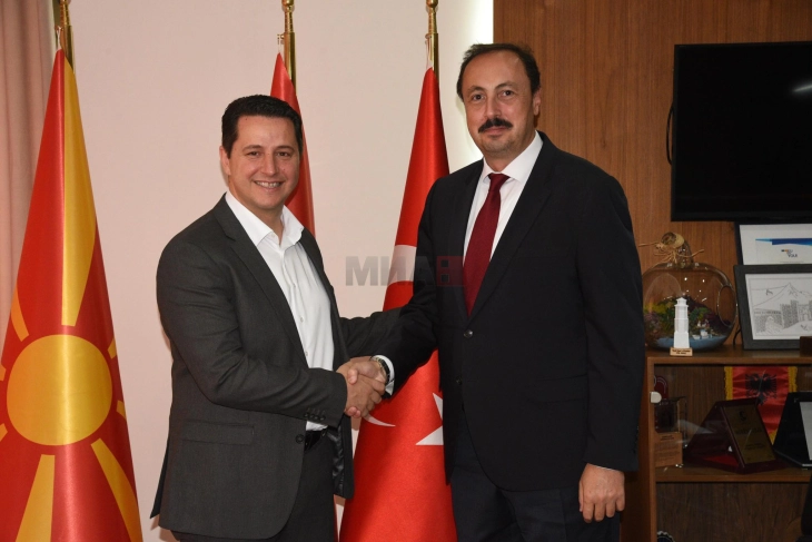 Ambasadori turk Ulusoj dhe kryetari i komunës së Gostivarit Limani njoftuan bashkëpunime të reja