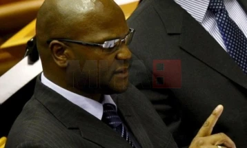 Ambasadori i Afrikës së Jugut në Francë është gjetur i vdekur para një hoteli në Paris, ka rënë nga kati i 22-të