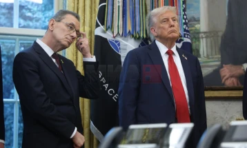 „Фајзер“ и Трамп постигнаа договор за намалување на цените на лековите