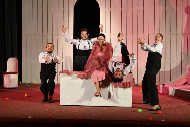 Претставата „Цилиндар“ на театарот од Гостивар, прогласена за најдобра на фестивалот во Дебар