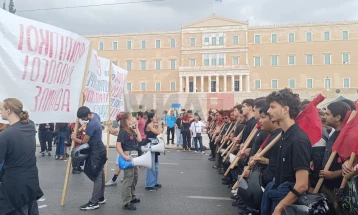 Мирен протест во Атина во рамките на генералниот 24-часовен штрајк