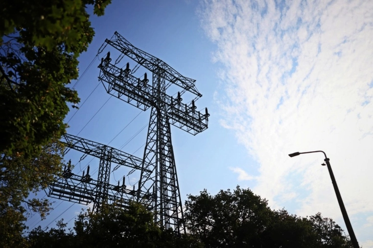 Преносот на електричната енергија во Германија драстично ќе поевтини, но од следната година