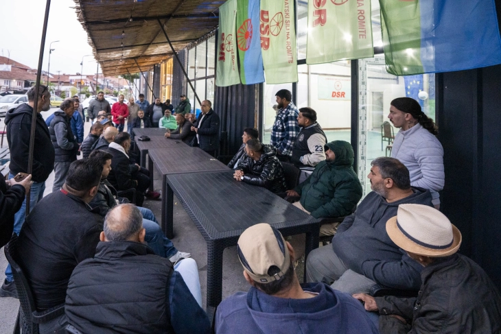 Шабан Салиу со пензионерите во Шуто Оризари по повод Меѓународниот ден на старите лица