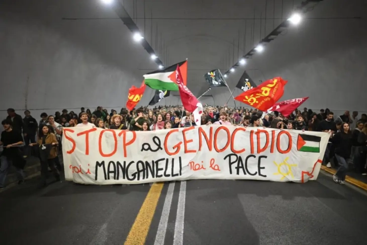 Протести во Италија против блокадата на бродовите од флотилата за Газа, кои превезуваат и италијански граѓани