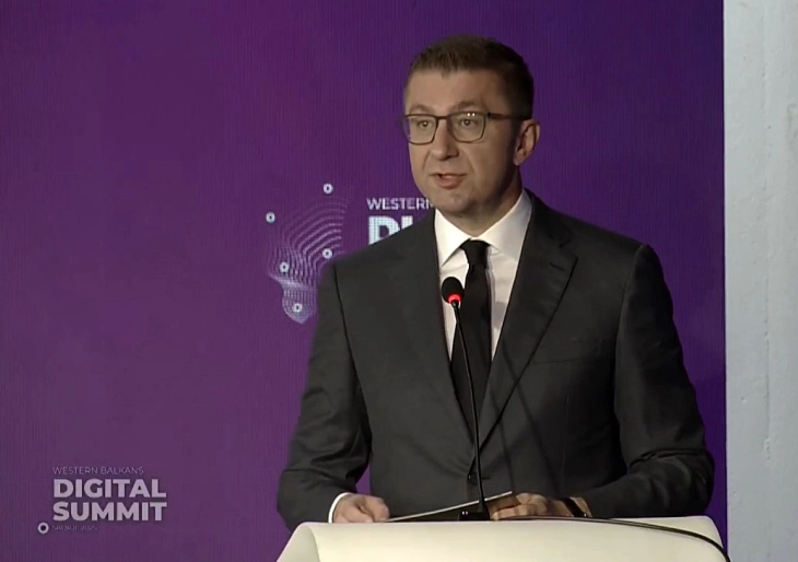 Мицкоски: До крајот на мандатот сите јавни услуги ќе бидат достапни онлајн