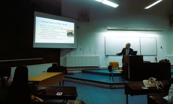 Предавање за јапонските устави од професор Цукимура на „Јустинијан Први“