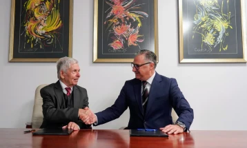 ПИОМ: Дела од мисијата „Цвеќето на мирот“ на светски познатиот Живко Поповски – Цветин отстапени на Фондот