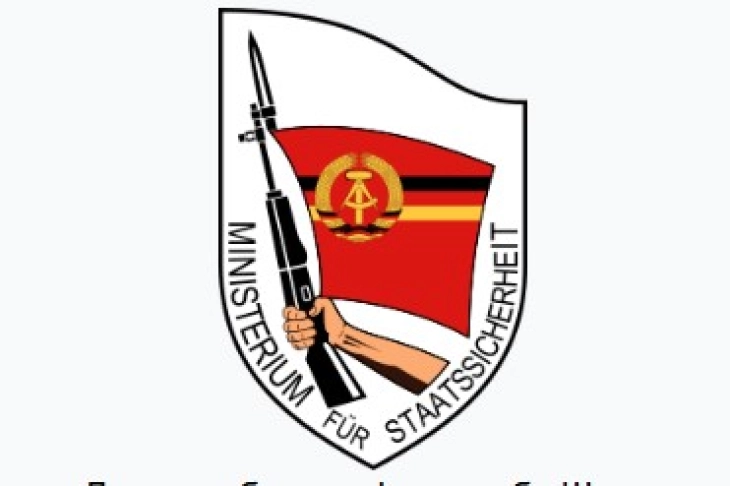 Триесет и пет години по обединувањето илјадници Германци се уште добиваат пристап до досиејата на Штази