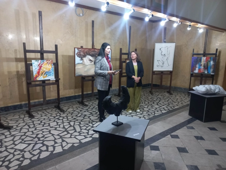 Во Кочани денеска отворена ликовната изложба „Креации во ноќта“ на ликовни уметници од Прилеп