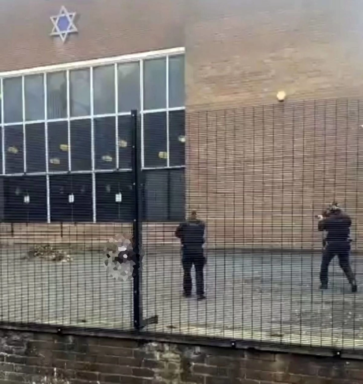 Двајца загинати и тројца тешко повредени во нападот со автомобил и со нож во близина на синагогата во Манчестер