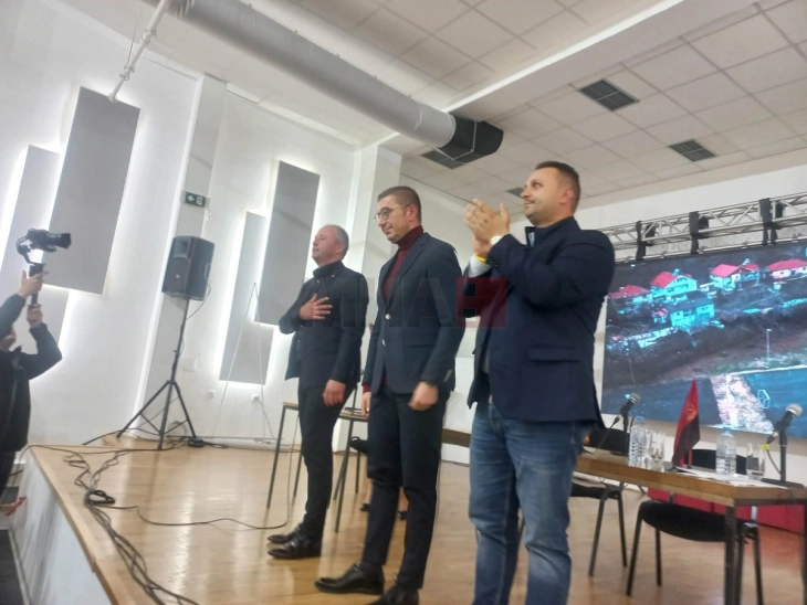 Njëqind milionë euro në projekte infrastrukturore për Koçanin dhe rajonin, njoftoi Mickoski