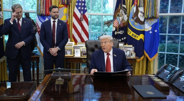 Трамп: Ако продолжи блокадата на Владата, ќе има отпуштања