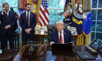 Tramp: Nëse vazhdon bllokada e Qeverisë, do të ketë largime nga puna