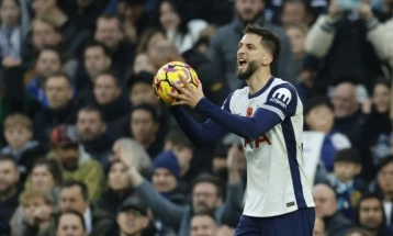 Бентанкур го продолжи договорот со Тотенхем