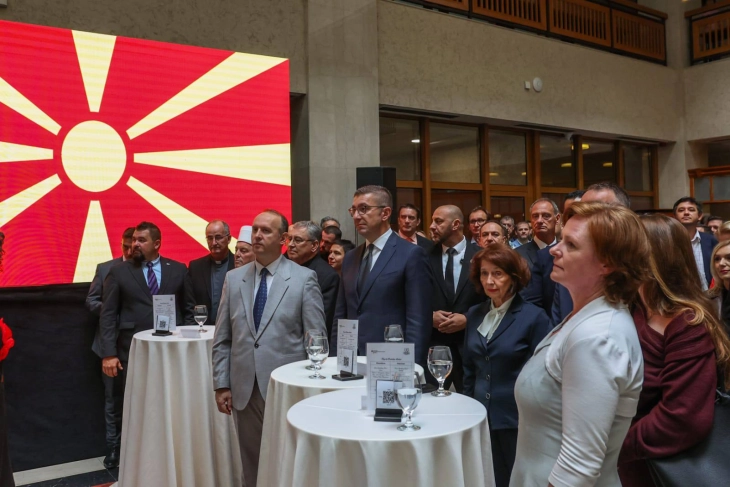 Сиљановска Давкова: Повторното обединување на германскиот народ по падот на Берлинскиот ѕид е историски чин за цела Европа