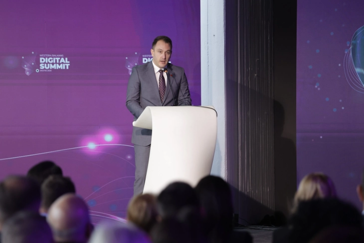 Minister Andonovski promotes m.Uslugi - an app carrying Macedonia on the palm of the hand