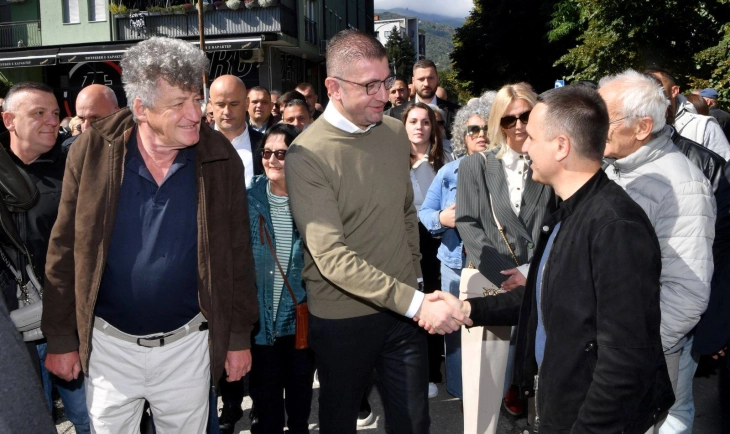 Мицкоски и Касами на увид на реконструкцијата на училиштето „Кирил Пејчиновиќ“ во Тетово