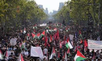 Околу 70.000 демонстранти во Барселона изразија поддршка за Палестинците и кренаа глас против војната во Газа