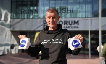 Според првичните резултати партијата на Бабиш - АНО има убедливо водство на парламентарните избори во Чешка