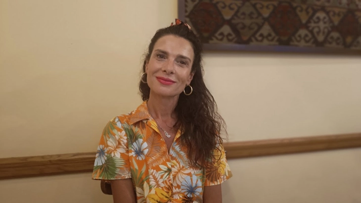 Artistja dhe interpretuesja greke Demiri për MIA-n: Ishte nder dhe kënaqësi të performoj në Operën Kombëtare në Shkup