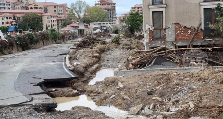 Вечерва пронајдена и четврта жртва од поплавите во населбата Елените на бугарскиот брег 