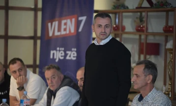 Kandidati për kryetar të Dibrës nga VLEN, Mela, në takim me përfaqësues të organizatave joqeveritare dhe klubeve sportive