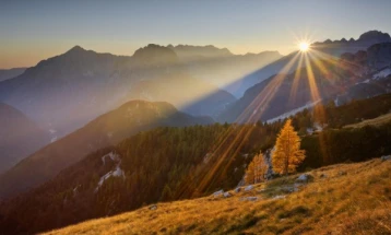 Sun mixed with clouds, partly cloudy in the evening