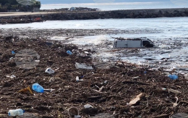 „Златна треска“ во бугарскиот приморски град Царево по веста дека поплавата однела сеф со милиони и злато
